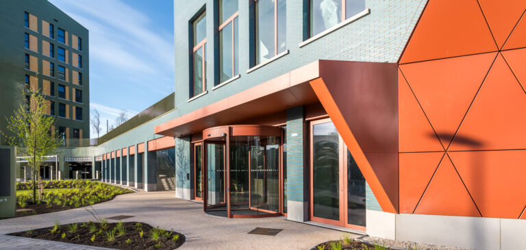 UE Upoffiz Loop5 alu dagkanten terracotta kleur roundal