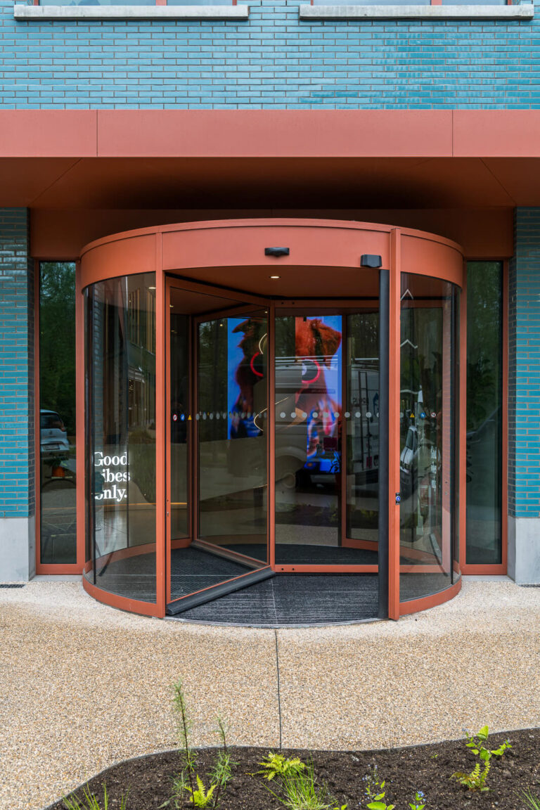 UE Upoffiz Loop5 roundal alu plaatwerk terracotta kleur